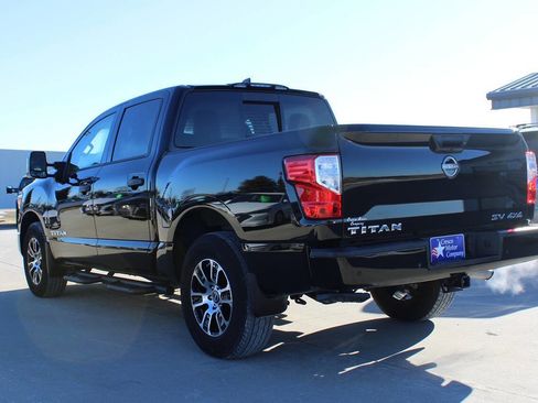 Used 2024 Nissan Titan SV w/ SV Convenience Package image 7
