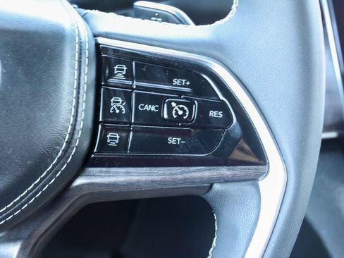 Used 2023 Jeep Grand Cherokee Overland AWD/4WD image 24