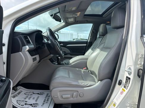 Used 2016 Toyota Highlander XLE AWD/4WD image 23