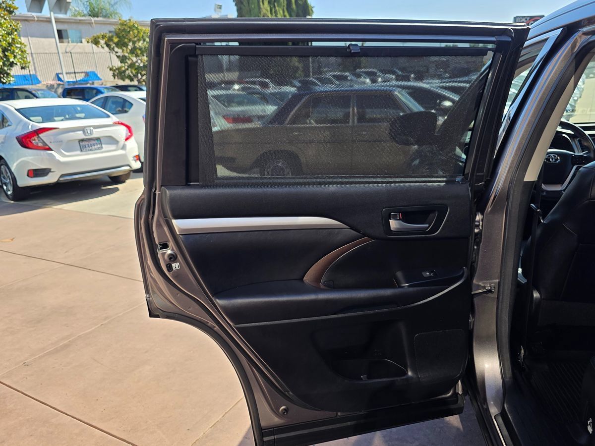 Used 2018 Toyota Highlander XLE FWD image 30