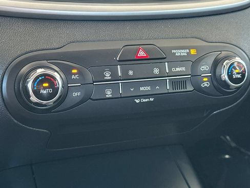 Used 2018 Kia Sorento FWD image 27