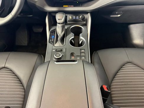 Used 2025 Toyota Highlander XSE AWD/4WD image 15