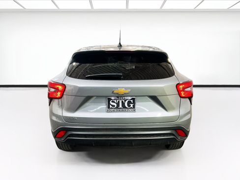 Used 2025 Chevrolet Trax LS FWD image 5
