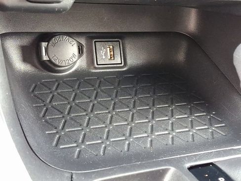 Used 2024 Toyota RAV4 XLE AWD/4WD image 17