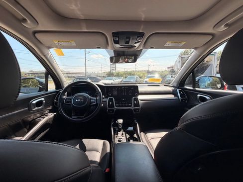 Used 2023 Kia Sorento SX AWD/4WD image 10