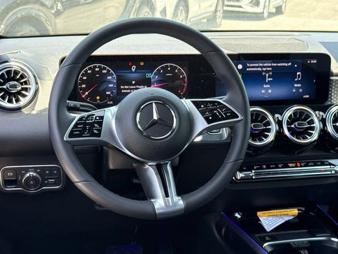Used 2025 Mercedes-Benz GLB 250 image 28