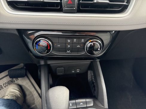 Used 2025 Chevrolet TrailBlazer LT FWD image 19