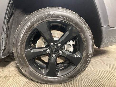 Used 2022 Jeep Grand Cherokee L Limited w/ Luxury Tech Group II image 22