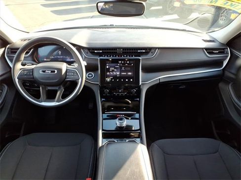 Certified 2023 Jeep Grand Cherokee L Laredo image 16