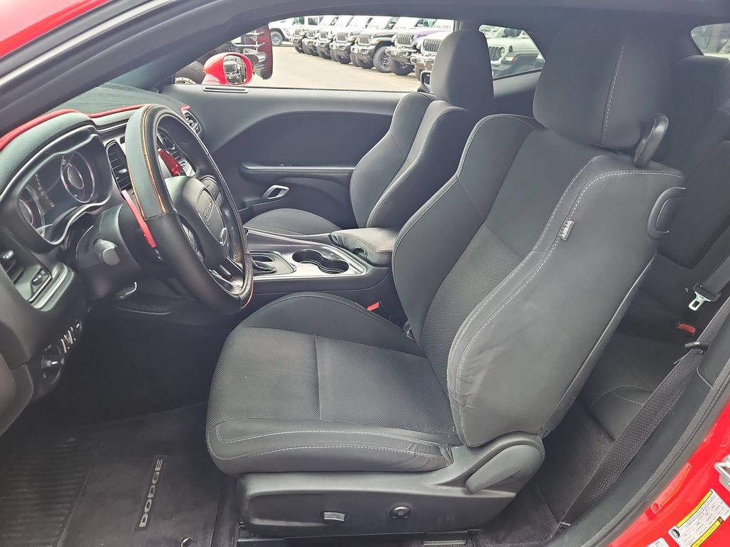 Used 2016 Dodge Challenger R/T RWD image 12