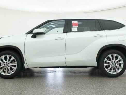 New 2026 Toyota Highlander Limited AWD/4WD image 19