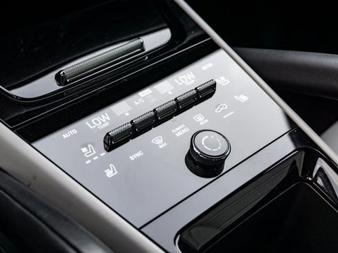 Used 2024 Porsche Cayenne S image 30