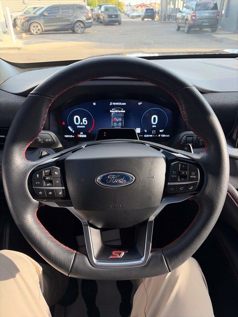 Used 2025 Ford Explorer ST AWD/4WD image 16