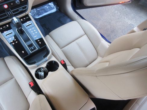 Used 2024 Porsche Macan image 19