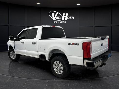 Used 2023 Ford F250 XLT image 3