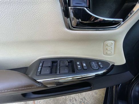 Used 2016 Toyota Avalon Touring image 24