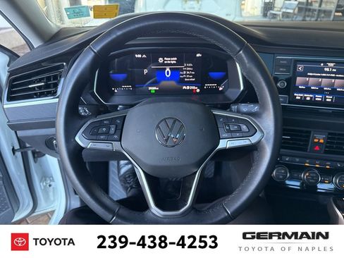 Used 2023 Volkswagen Jetta SE w/ Panoramic Sunroof Package image 20