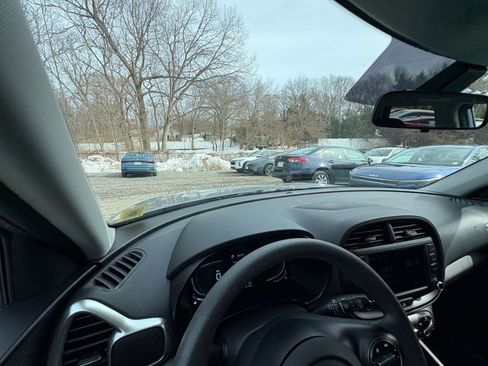 Used 2025 Kia Soul LX w/ LX Technology Package image 31