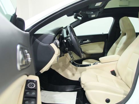 Used 2019 Mercedes-Benz CLA 250 4MATIC image 4