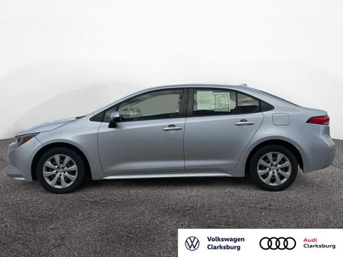 Used 2020 Toyota Corolla LE image 2