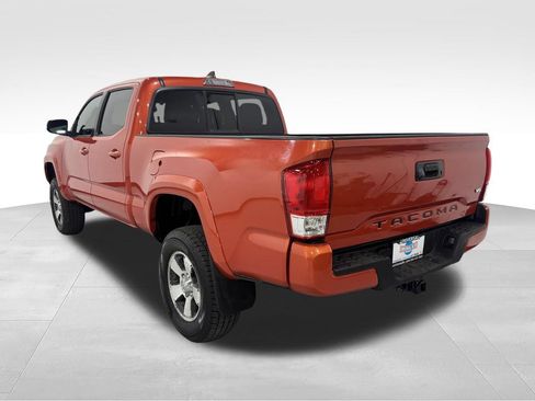 Used 2016 Toyota Tacoma TRD Sport AWD/4WD image 35