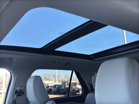 Used 2025 Ford Explorer Platinum w/ Ultimate Package image 27