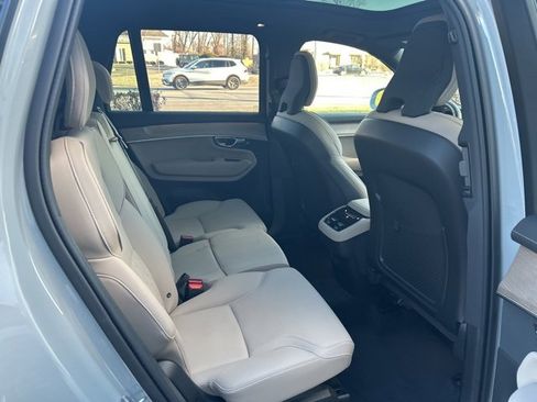 Used 2025 Volvo XC90 B5 Plus image 13