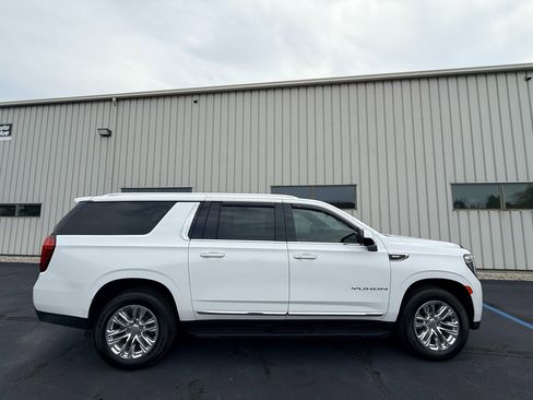 Used 2023 GMC Yukon XL SLT image 4