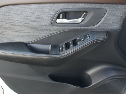 Used 2023 Nissan Rogue SV image 27