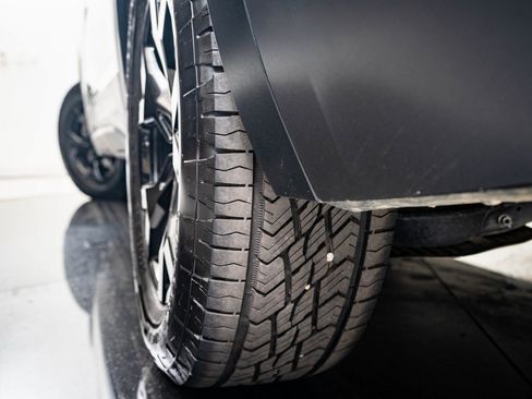 Used 2025 Volkswagen Atlas Peak Edition SE image 40