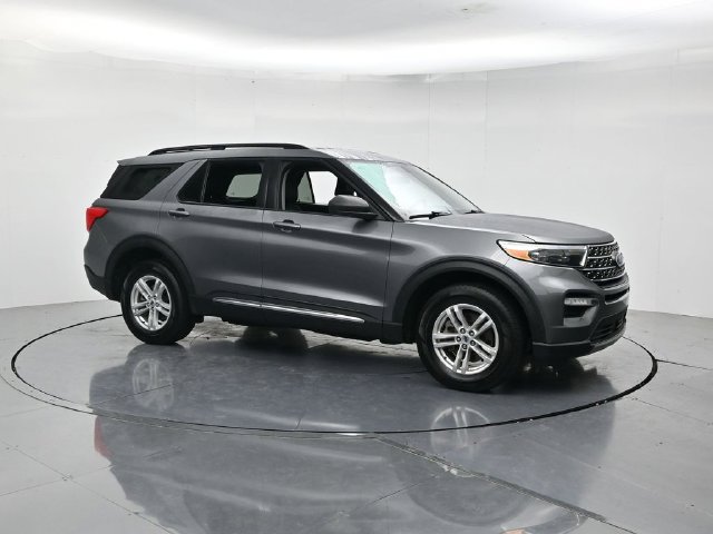 Certified 2024 Ford Explorer XLT w/ Equipment Group 202A AWD/4WD image 3