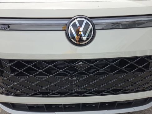 New 2026 Volkswagen Tiguan SEL R-Line AWD/4WD image 6