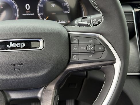 New 2025 Jeep Grand Cherokee Limited w/ Black Appearance Package image 15