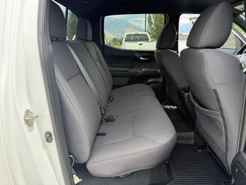 Used 2019 Toyota Tacoma TRD Off-Road w/ Technology Package AWD/4WD image 17