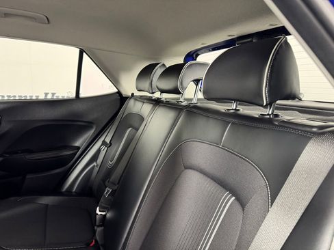 Used 2024 Hyundai Venue Limited image 25