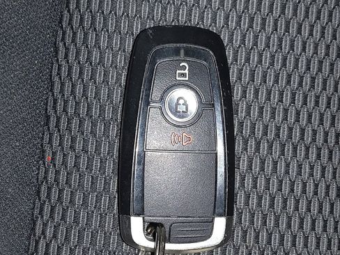 Used 2019 Ford Explorer XLT image 32