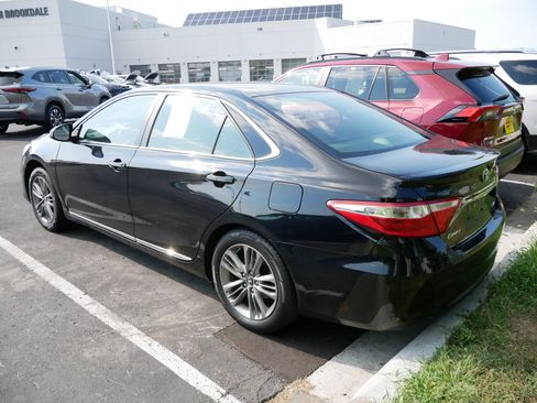 Used 2017 Toyota Camry SE FWD image 6