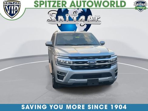 Used 2024 Ford Expedition Limited image 3