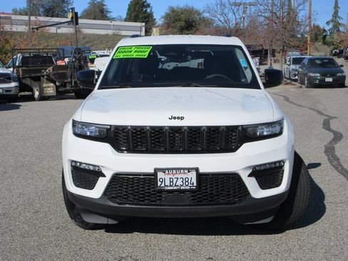 Used 2023 Jeep Grand Cherokee Limited w/ Black Appearance Package image 26