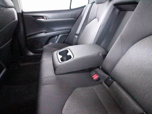 Used 2018 Toyota Camry LE image 26