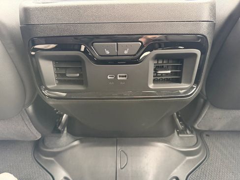 Used 2025 GMC Sierra 2500 AT4X image 28