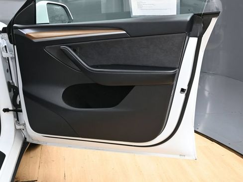 Used 2023 Tesla Model Y Long Range AWD/4WD image 38