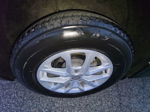 Used 2023 Chevrolet Equinox LT image 36