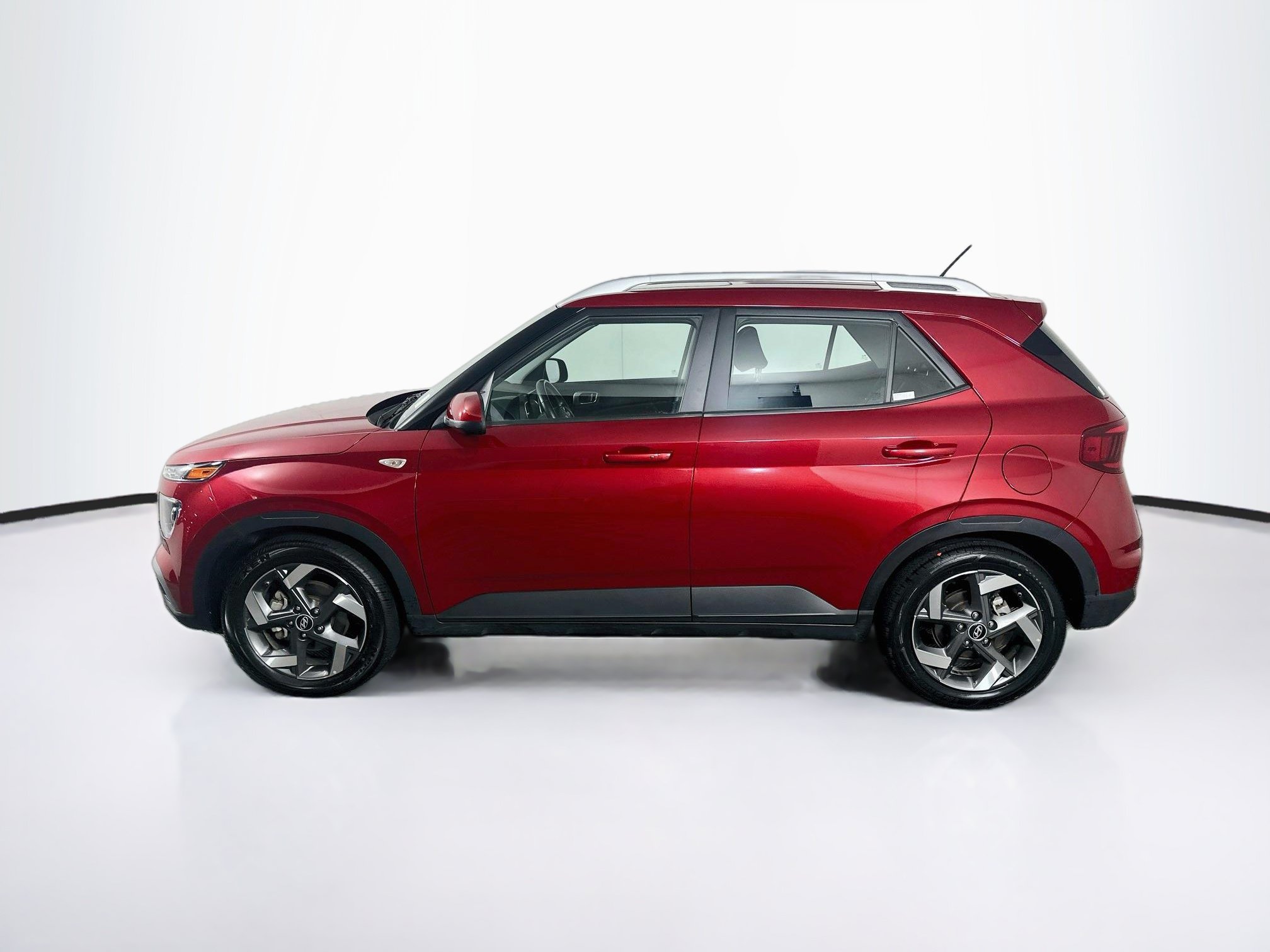 Used 2025 Hyundai Venue SEL FWD image 4