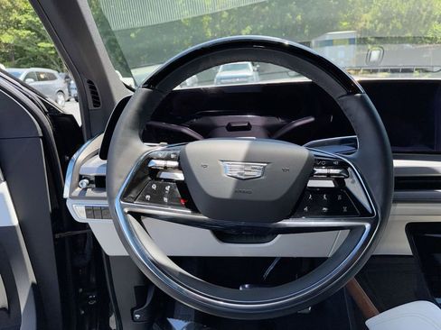 Used 2026 Cadillac Vistiq Luxury w/ LPO, Premium Carpet Package AWD/4WD image 16