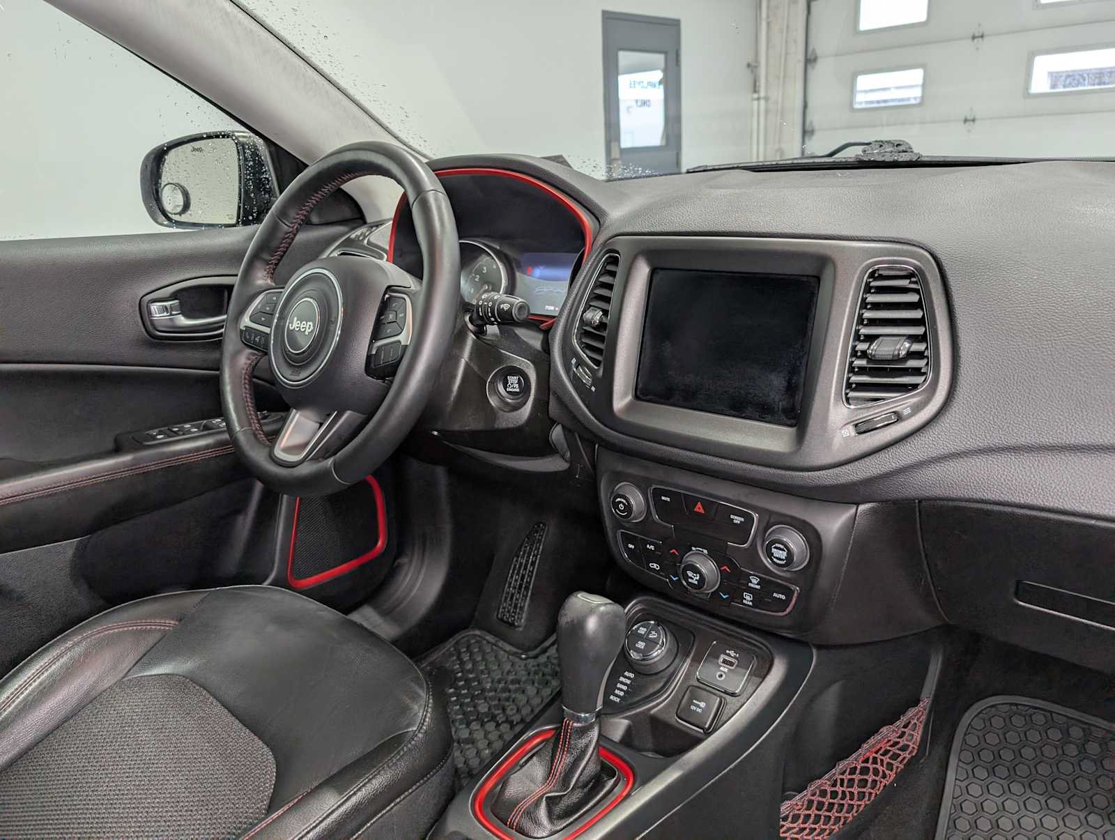 Used 2019 Jeep Compass Trailhawk w/ Cold Weather Group AWD/4WD image 43