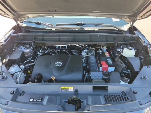 Used 2021 Toyota Highlander XLE FWD image 32