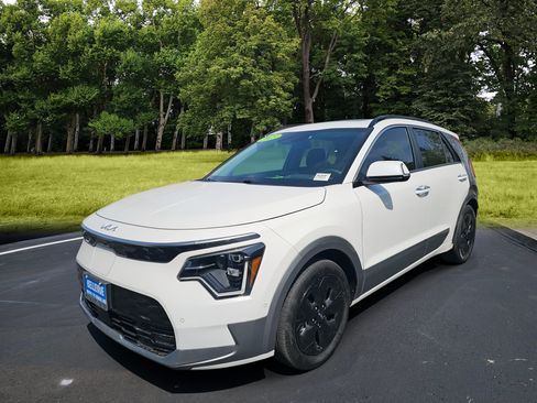 Used 2023 Kia Niro Wave FWD image 3