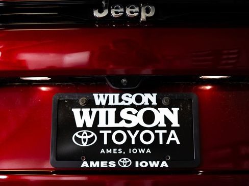 Used 2023 Jeep Grand Cherokee Limited w/ Trailer Tow Prep Group (B) AWD/4WD image 6
