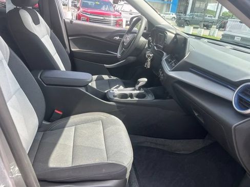 Used 2026 Chevrolet Trax LS w/ LS Convenience Package FWD image 30